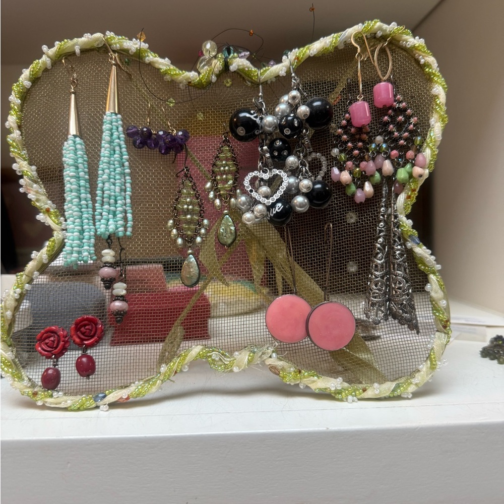 Earring butterfly tree with 10 fun earrings